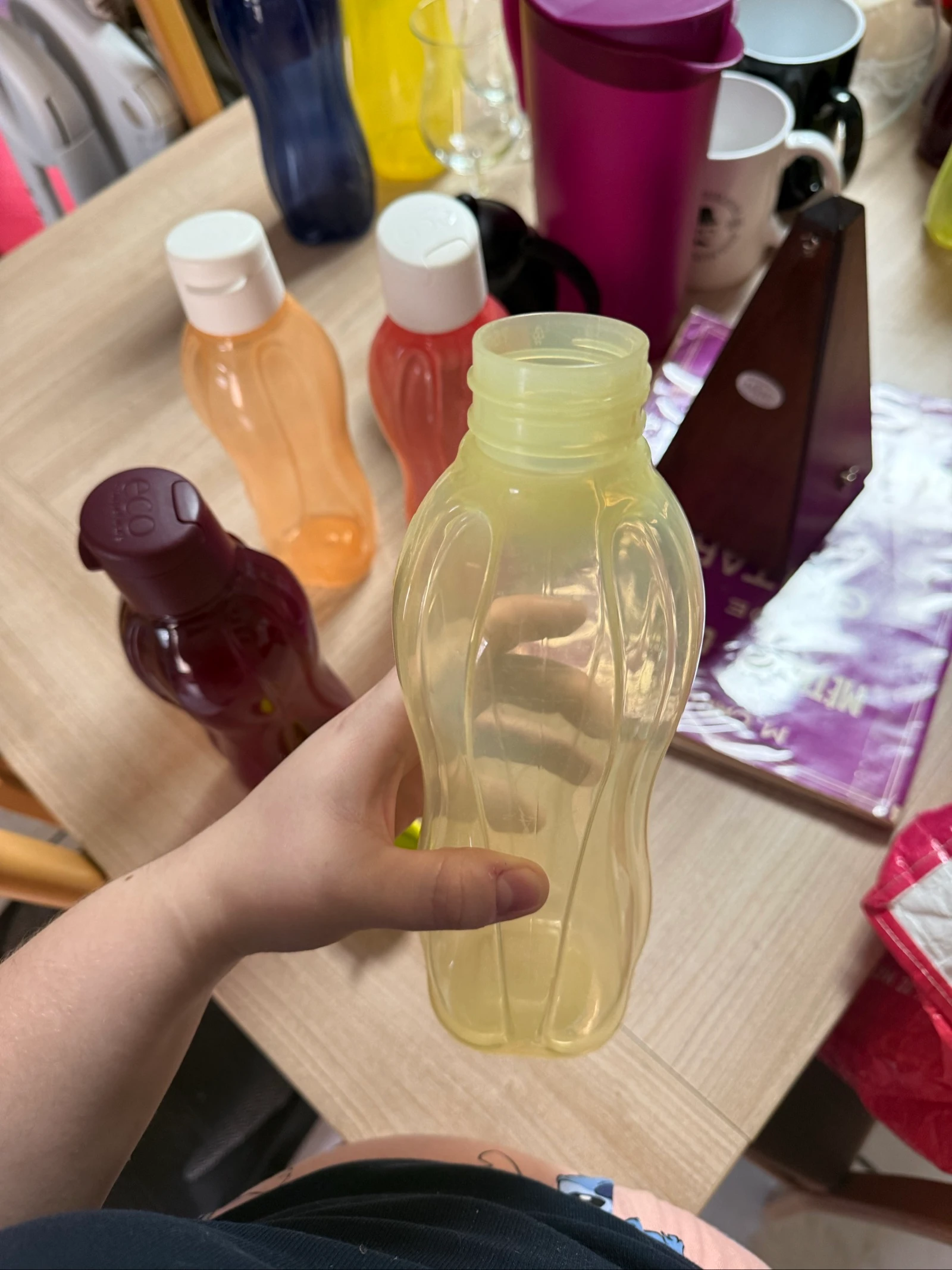 Lot 4 Tupperware 750ML bottles – photo 6